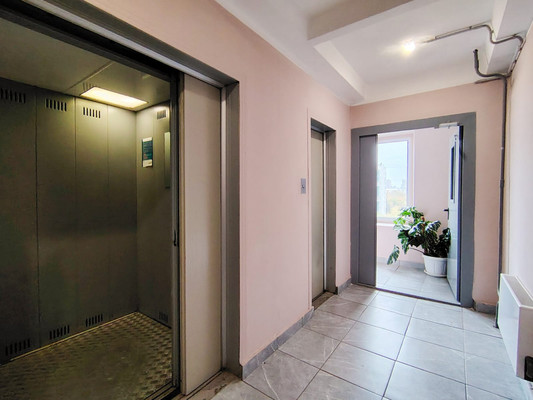 Продам трехкомнатную (3-комн.) квартиру, Болотниковская ул, 2кА, Москва г