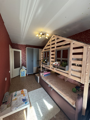 Продам трехкомнатную (3-комн.) квартиру, 7, Просторный мкр