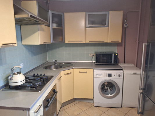 Продам трехкомнатную (3-комн.) квартиру, Генерала Кныша ул, 15, Гатчина г