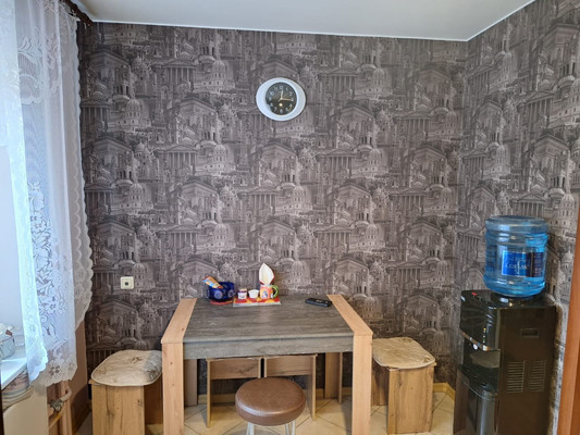 Продам трехкомнатную (3-комн.) квартиру, Генерала Кныша ул, 15, Гатчина г