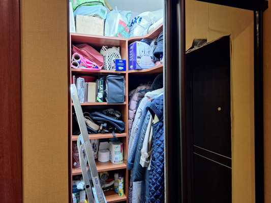 Продам трехкомнатную (3-комн.) квартиру, Генерала Кныша ул, 15, Гатчина г