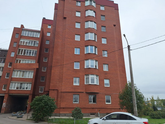 Продам трехкомнатную (3-комн.) квартиру, Генерала Кныша ул, 15, Гатчина г