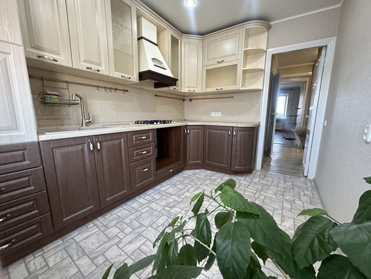 Продам трехкомнатную (3-комн.) квартиру, Чичерина ул, 61, Армавир г