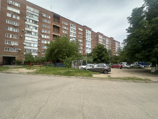 Продам трехкомнатную (3-комн.) квартиру, Чичерина ул, 61, Армавир г