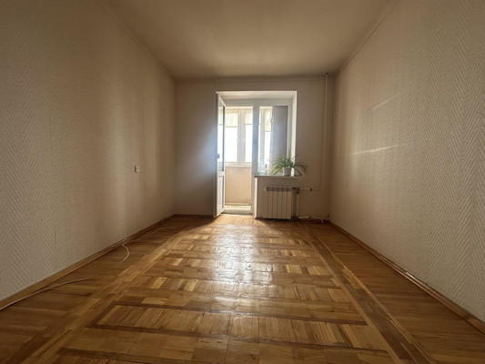 Продам трехкомнатную (3-комн.) квартиру, Чичерина ул, 61, Армавир г