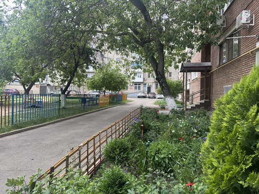 Продам трехкомнатную (3-комн.) квартиру, Чичерина ул, 61, Армавир г
