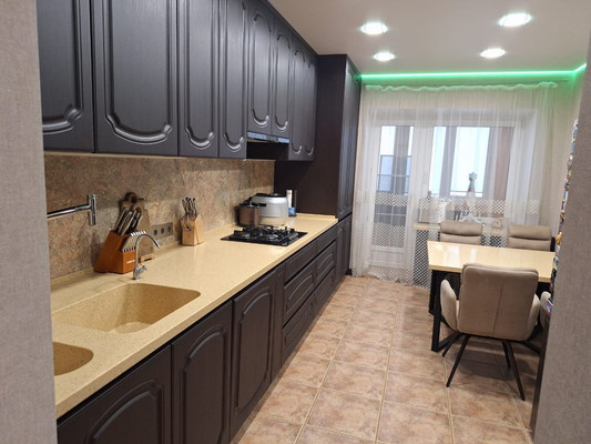 Продам трехкомнатную (3-комн.) квартиру, Генерала Кныша ул, 15, Гатчина г