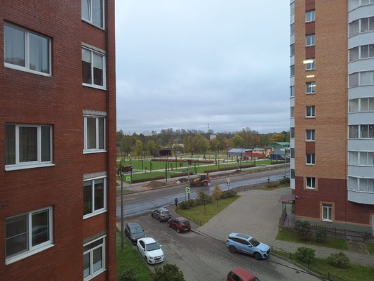 Продам трехкомнатную (3-комн.) квартиру, Генерала Кныша ул, 15, Гатчина г