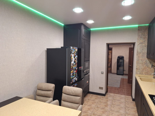 Продам трехкомнатную (3-комн.) квартиру, Генерала Кныша ул, 15, Гатчина г