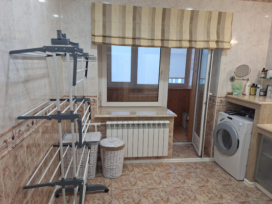 Продам трехкомнатную (3-комн.) квартиру, Генерала Кныша ул, 15, Гатчина г