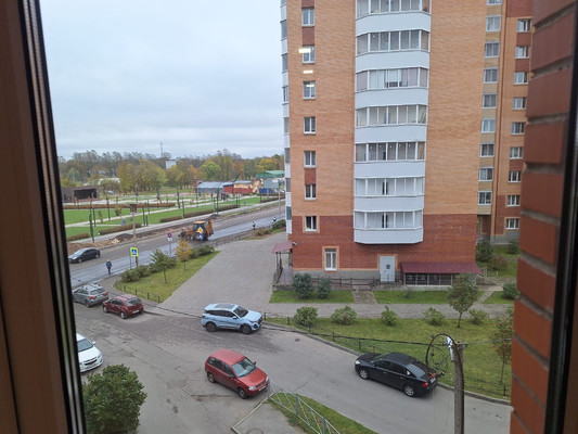 Продам трехкомнатную (3-комн.) квартиру, Генерала Кныша ул, 15, Гатчина г