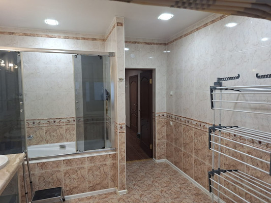 Продам трехкомнатную (3-комн.) квартиру, Генерала Кныша ул, 15, Гатчина г