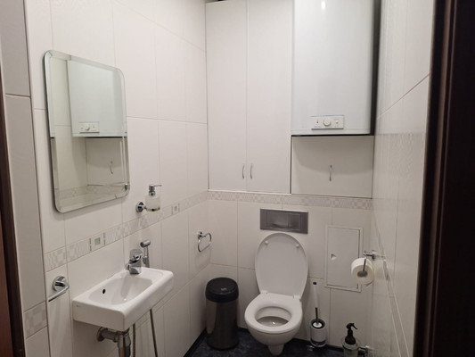 Продам трехкомнатную (3-комн.) квартиру, Генерала Кныша ул, 15, Гатчина г