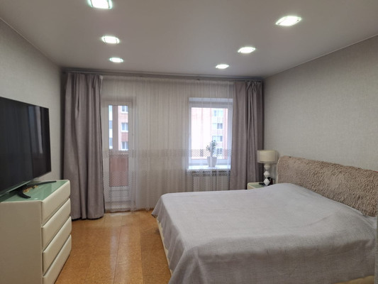 Продам трехкомнатную (3-комн.) квартиру, Генерала Кныша ул, 15, Гатчина г