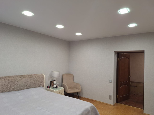 Продам трехкомнатную (3-комн.) квартиру, Генерала Кныша ул, 15, Гатчина г