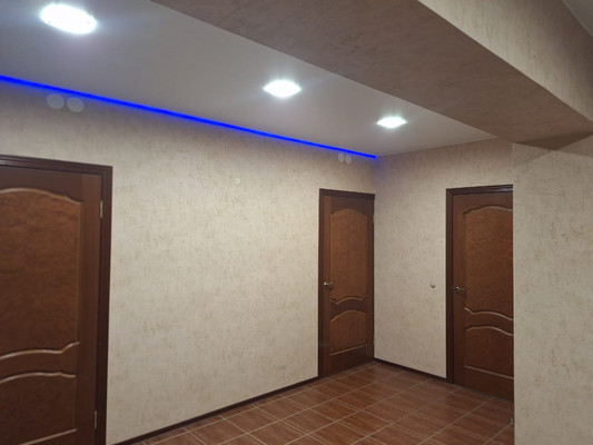 Продам трехкомнатную (3-комн.) квартиру, Генерала Кныша ул, 15, Гатчина г