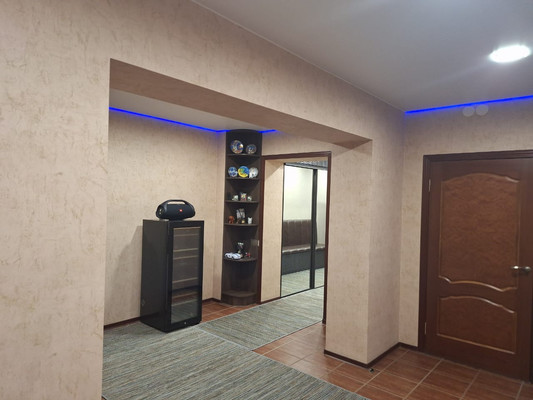 Продам трехкомнатную (3-комн.) квартиру, Генерала Кныша ул, 15, Гатчина г