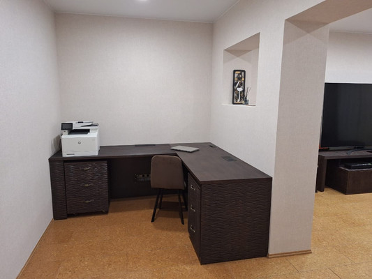 Продам трехкомнатную (3-комн.) квартиру, Генерала Кныша ул, 15, Гатчина г