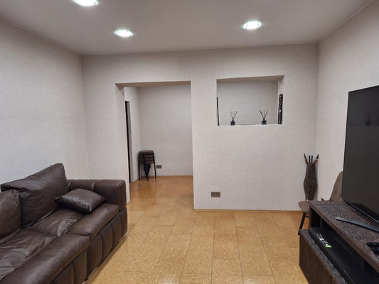 Продам трехкомнатную (3-комн.) квартиру, Генерала Кныша ул, 15, Гатчина г