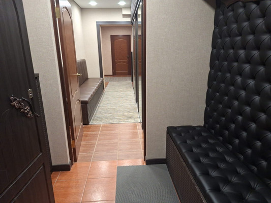 Продам трехкомнатную (3-комн.) квартиру, Генерала Кныша ул, 15, Гатчина г