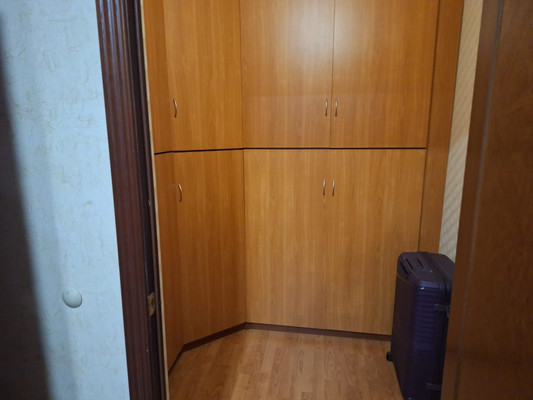 Продам трехкомнатную (3-комн.) квартиру, Генерала Кныша ул, 15, Гатчина г