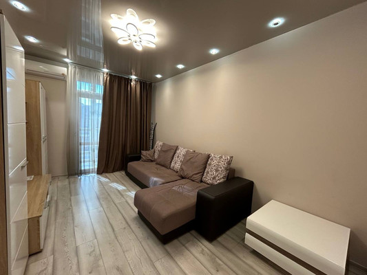 Продам однокомнатную (1-комн.) квартиру, Крымской весны ул, 1к2, Симферополь г