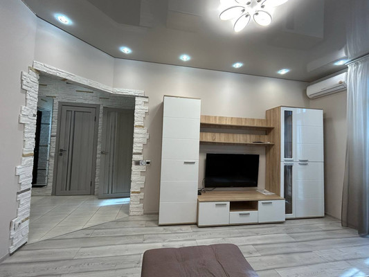 Продам однокомнатную (1-комн.) квартиру, Крымской весны ул, 1к2, Симферополь г