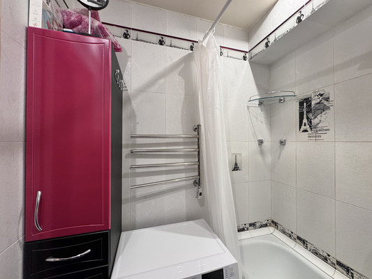 Продам однокомнатную (1-комн.) квартиру, Брянского Фронта ул, 28, Брянск г