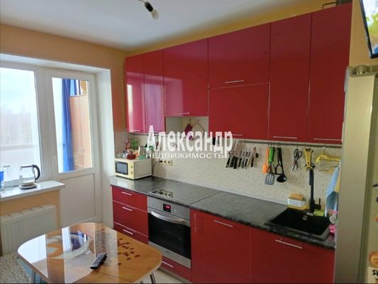 Продам однокомнатную (1-комн.) квартиру, Голландская ул, 10к2, Янино-1 гп