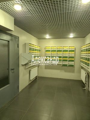 Продам однокомнатную (1-комн.) квартиру, Голландская ул, 10к2, Янино-1 гп