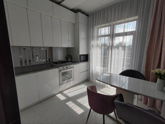 Продам двухкомнатную (2-комн.) квартиру, Трубаченко ул, 14е, Симферополь г