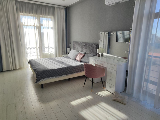 Продам двухкомнатную (2-комн.) квартиру, Трубаченко ул, 14е, Симферополь г