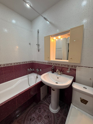 Продам двухкомнатную (2-комн.) квартиру, Ленина ул, 111, Волгодонск г