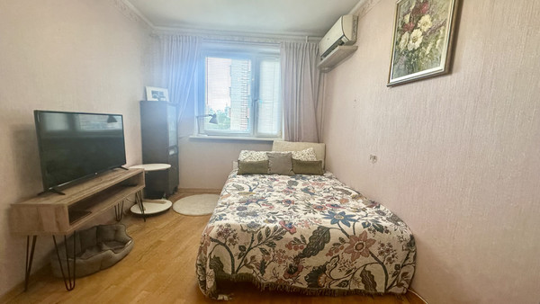 Продам двухкомнатную (2-комн.) квартиру, Авиационная ул, 72к1, Москва г