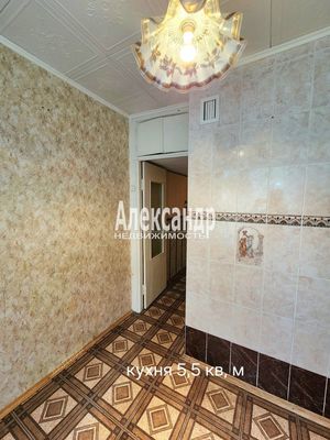 Продам трехкомнатную (3-комн.) квартиру, Романтиков ул, д. 13, Кириши г