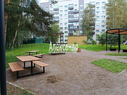 Продам трехкомнатную (3-комн.) квартиру, Мира ул, 32к2, Всеволожск г