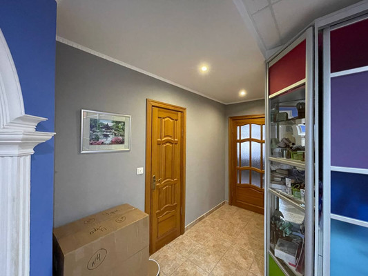 Продам трехкомнатную (3-комн.) квартиру, Мира ул, 52, Ханты-Мансийск г