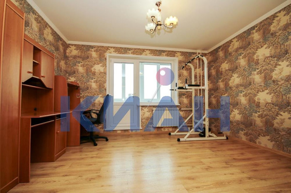 Продам трехкомнатную (3-комн.) квартиру, Урванцева ул, 2, Красноярск г