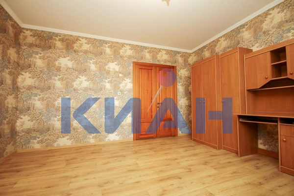 Продам трехкомнатную (3-комн.) квартиру, Урванцева ул, 2, Красноярск г