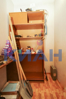 Продам трехкомнатную (3-комн.) квартиру, Урванцева ул, 2, Красноярск г