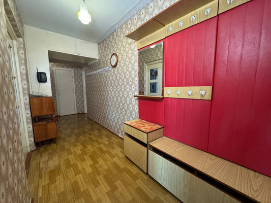 Продам трехкомнатную (3-комн.) квартиру, Первостроителей пр-кт, 20, Комсомольск-на-Амуре г