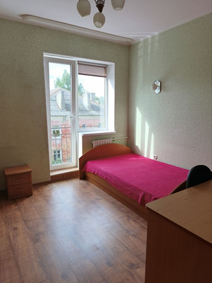 Продам двухкомнатную (2-комн.) квартиру, Радистов ул, 12, Калининград г