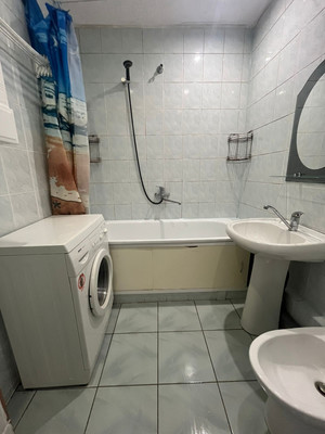 Продам двухкомнатную (2-комн.) квартиру, Радистов ул, 12, Калининград г