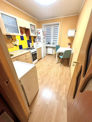 Продам трехкомнатную (3-комн.) квартиру, Лесная ул, 25А, Вялки д