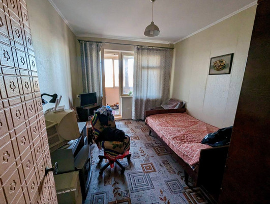 Продам трехкомнатную (3-комн.) квартиру, Залесская ул, 87, Симферополь г