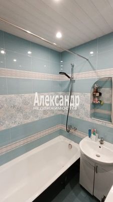 Продам трехкомнатную (3-комн.) квартиру, Привокзальная пл, 5Ак5, Мурино п