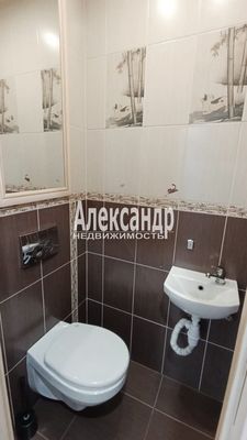 Продам трехкомнатную (3-комн.) квартиру, Привокзальная пл, 5Ак5, Мурино п