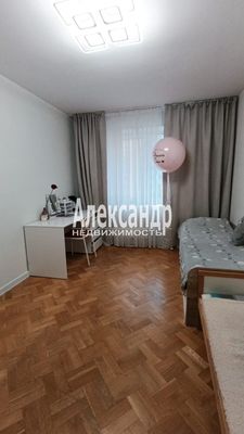 Продам трехкомнатную (3-комн.) квартиру, Привокзальная пл, 5Ак5, Мурино п