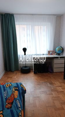 Продам трехкомнатную (3-комн.) квартиру, Привокзальная пл, 5Ак5, Мурино п