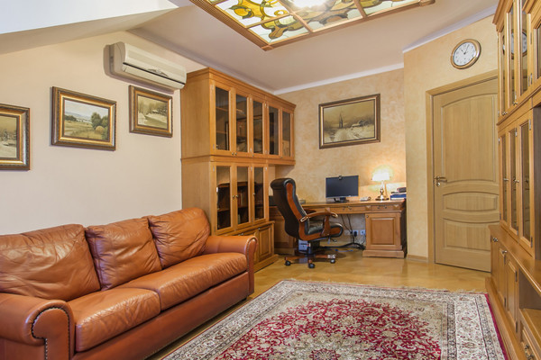 Продам многокомнатную квартиру, 20-летия ВЛКСМ ул, 49, Воронеж г